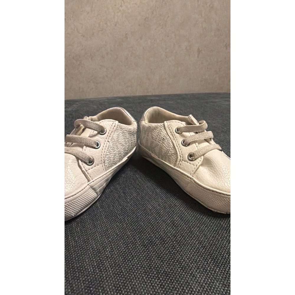 Michael Kors Baby Girl White Silver Monogram Crib Sneaker Shoes Size 4 MK100754I
